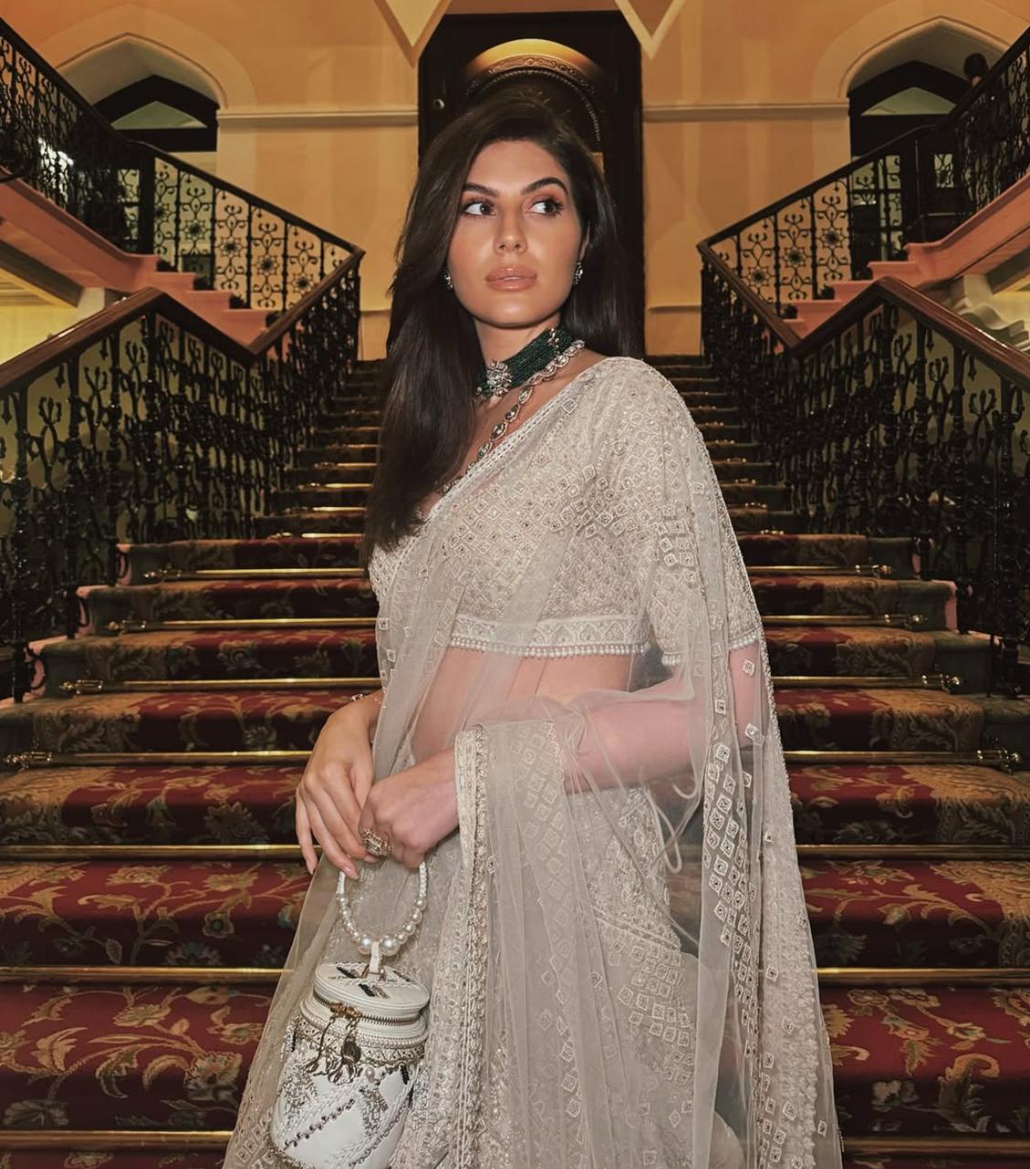 Elnaaz Narouzi With The Fiza Bag