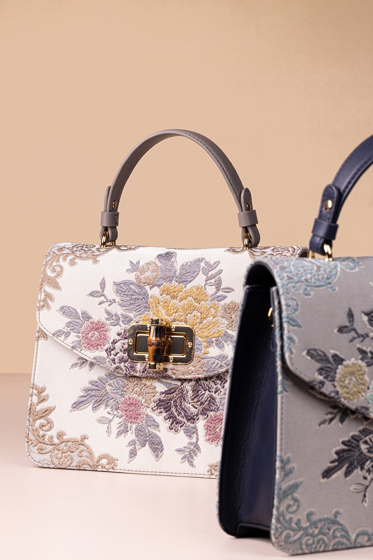 Hydrangea-Pigeon Blue Leather Shoulder Bag