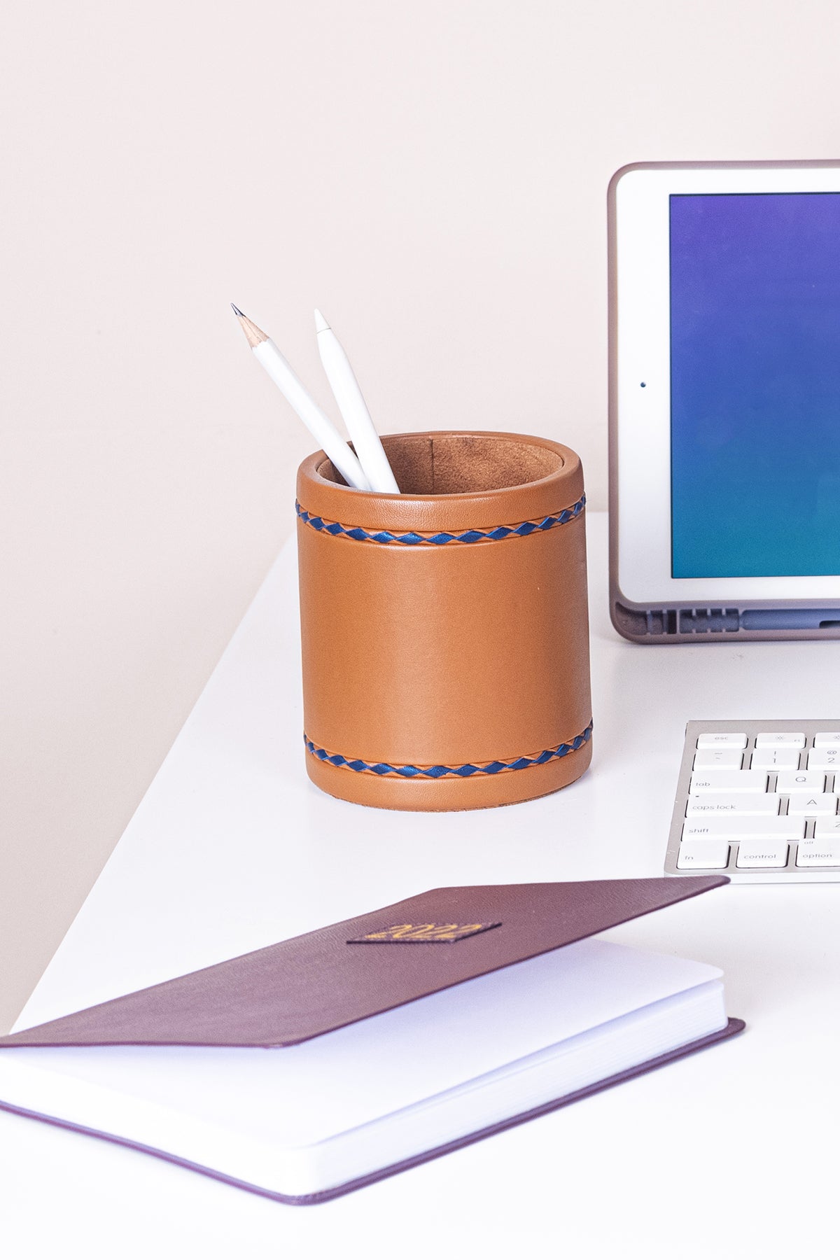 Cedar Pen Holder - Whiskey
