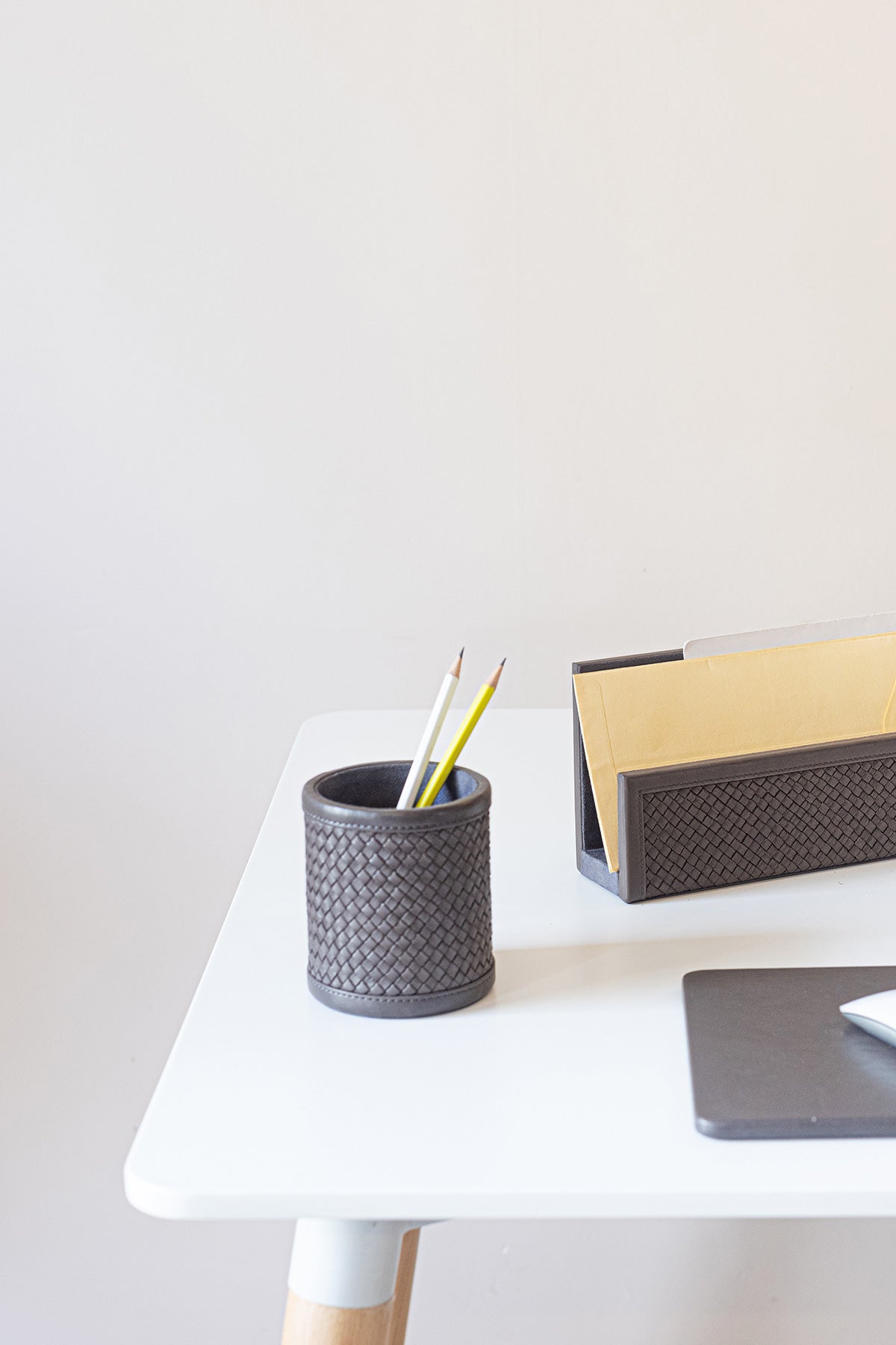Oak pen holder - Slate