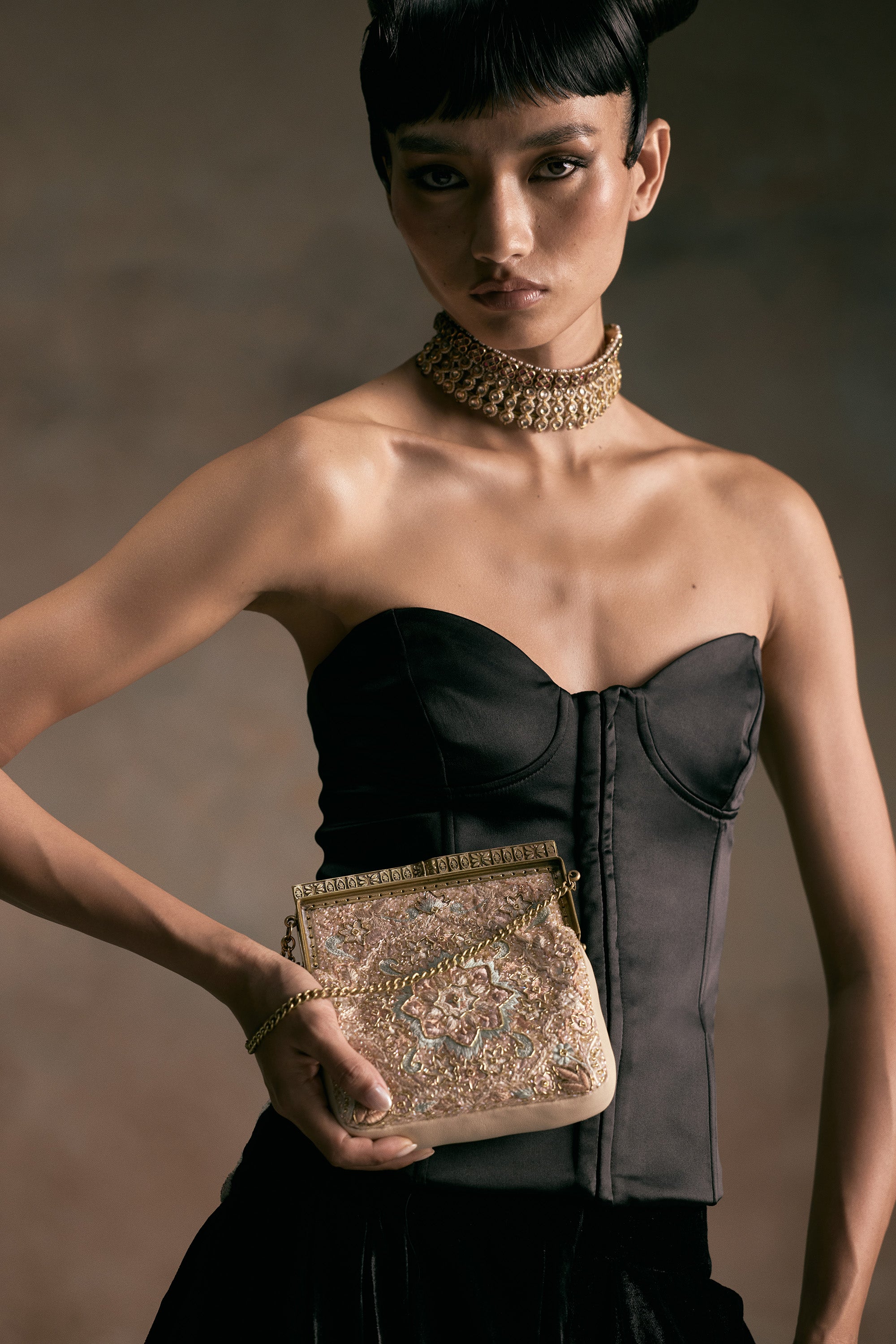 Nazm Clutch