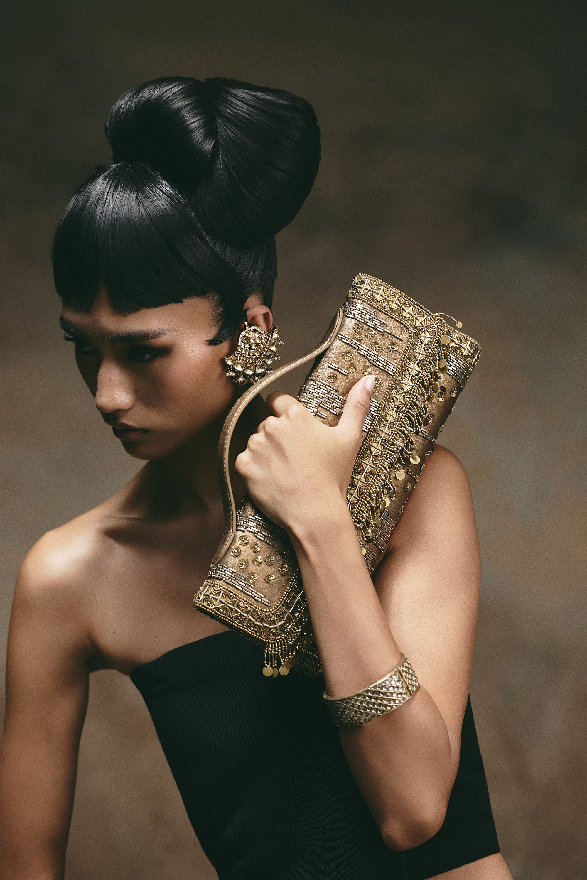 Roshni Clutch