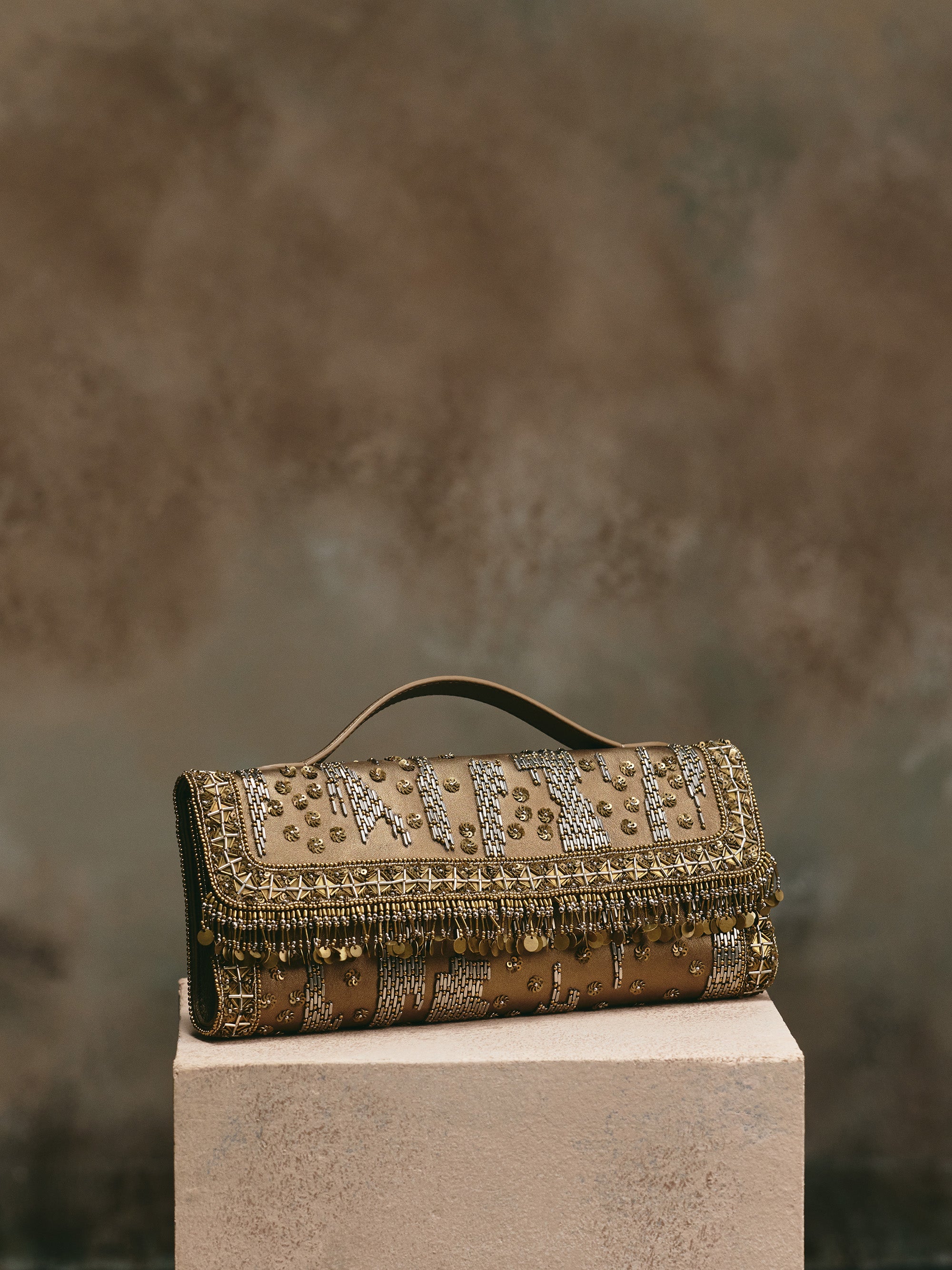 Roshni Clutch