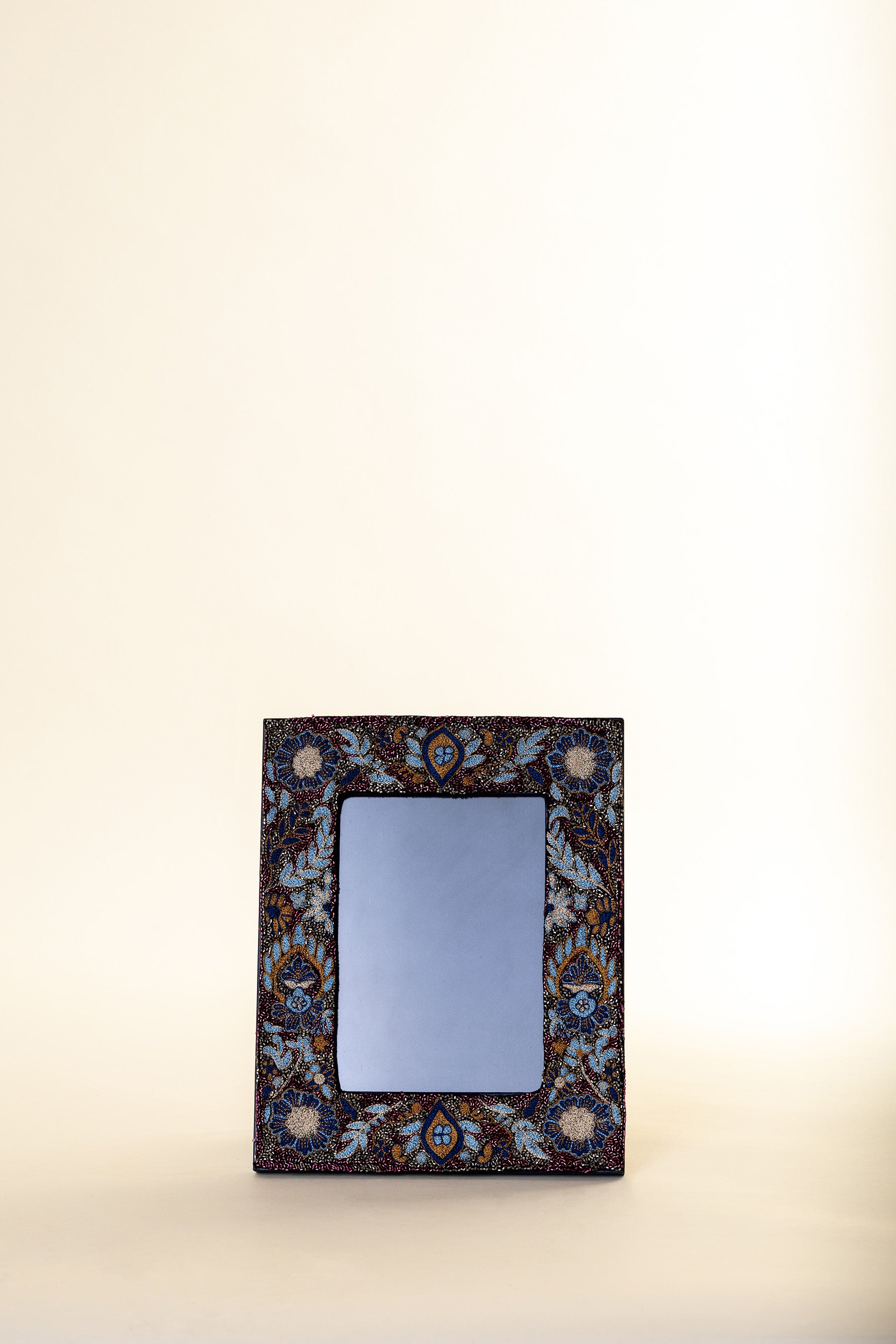Meera Photoframe