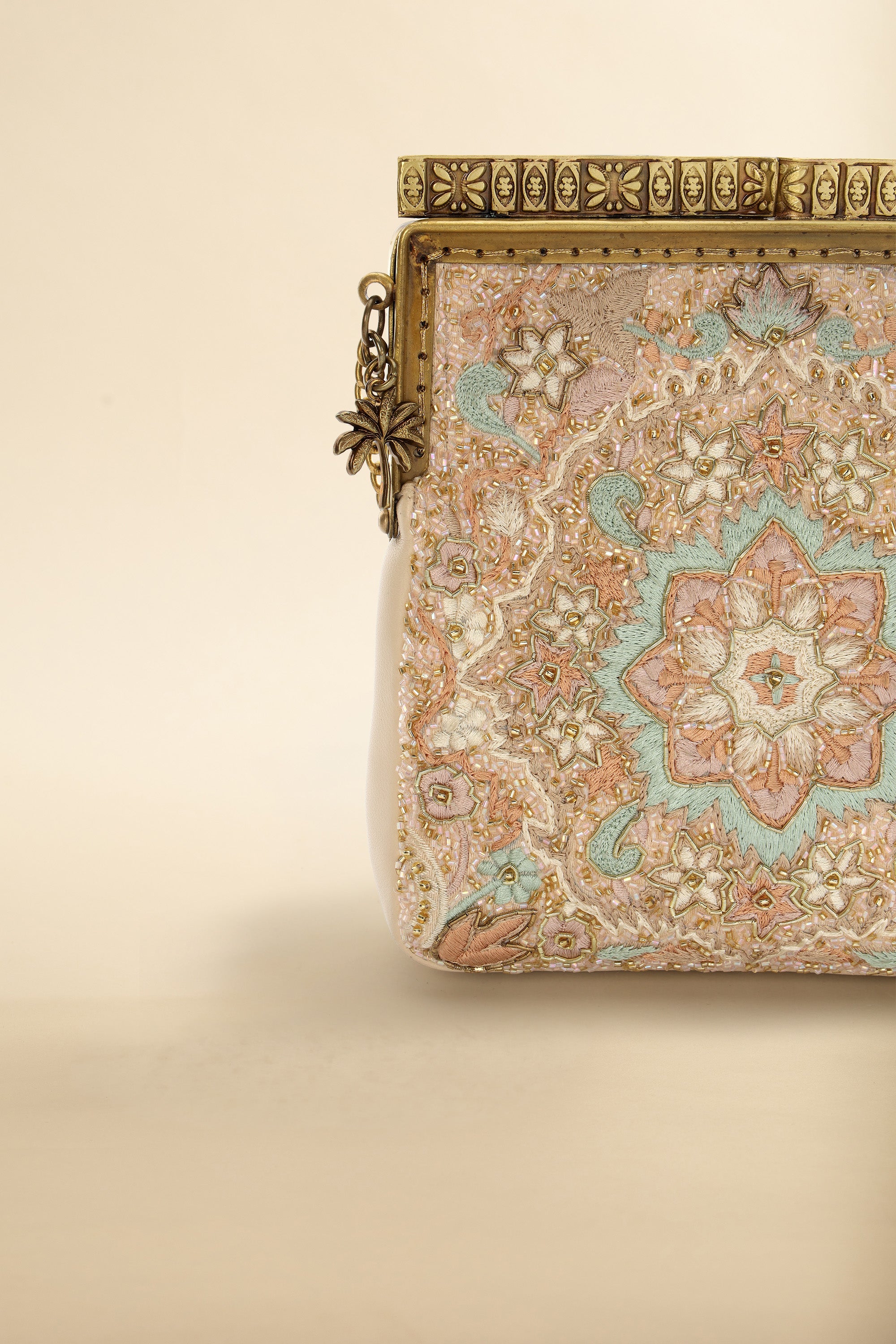 Nazm Clutch